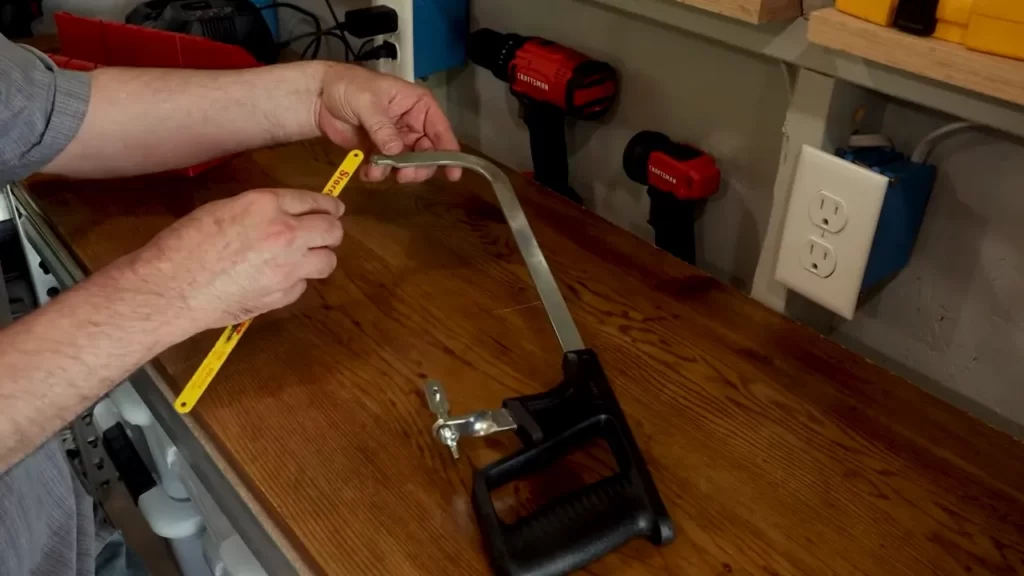 How to Install a Hacksaw Blade