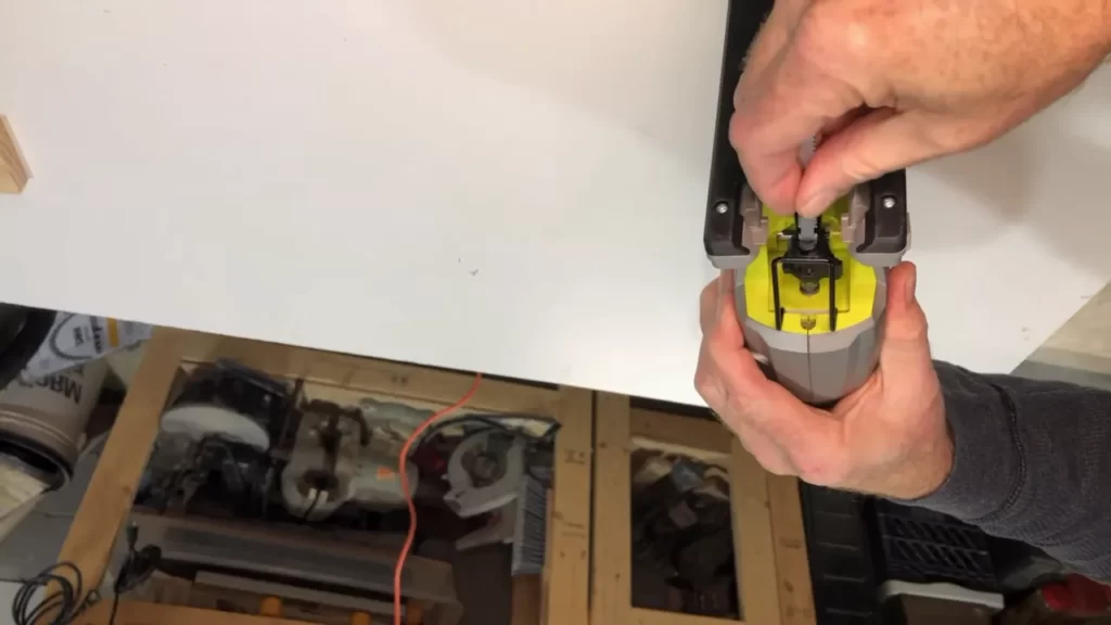 How to Install a Jigsaw Blade